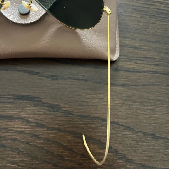 Vintage Ray-Ban Aviator Unisex Sunglasses - Picture 4 of 6